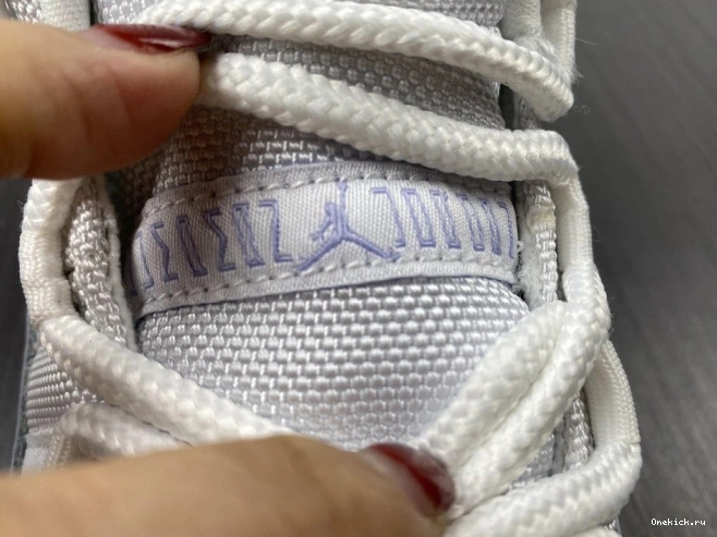 One Kick Air Low Pure AH7860-101 11 Violet WMNS Jordan 0713